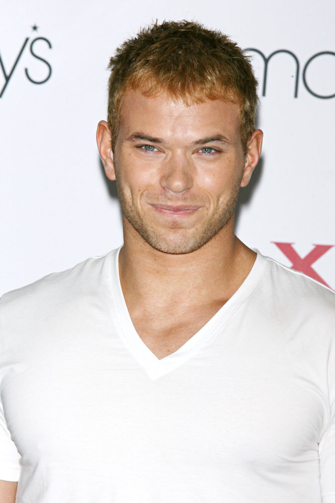 kellan lutz shirtless. Kellan Lutz