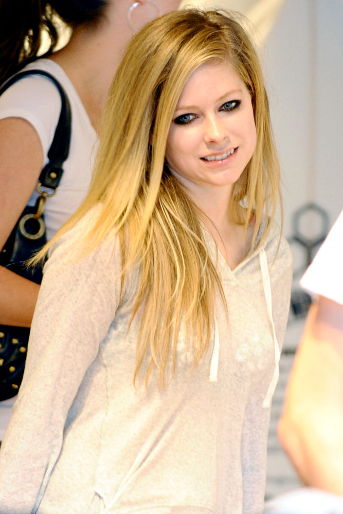 Avril Lavigne Celebrates 26th Birthday With Pool Party