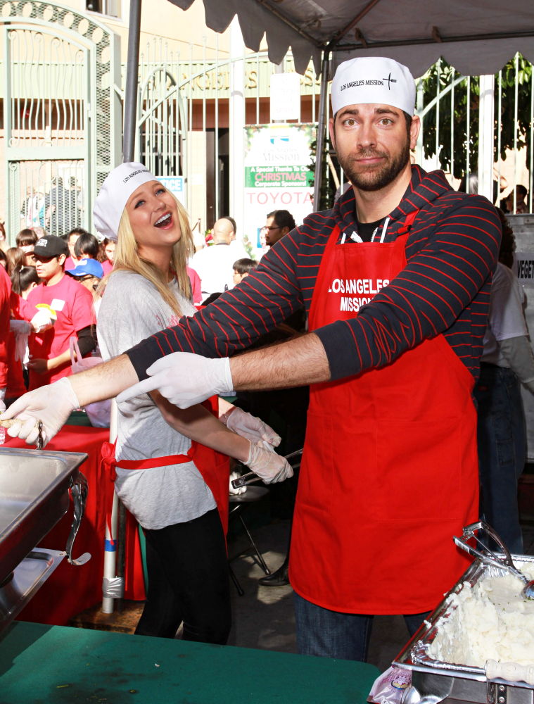 Celebrities Volunteer on Christmas Eve to Serve The Homeless