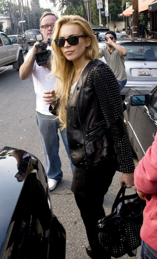 lindsay lohan surveillance video photos. Lindsay Lohan