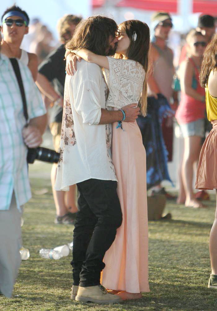 Angus Stone Isabel Lucas Celebrities at The 2011 Coachella Valley Music 