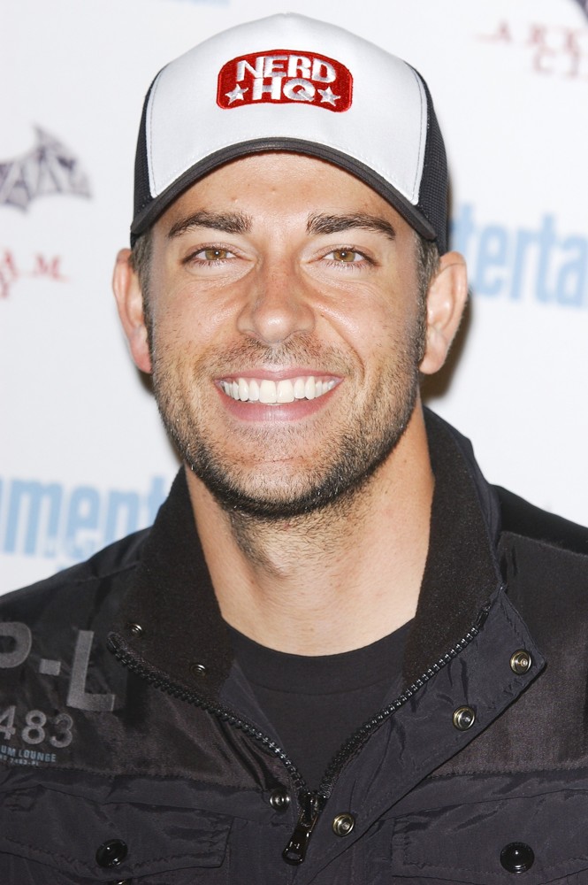 Zachary Levi - Picture Actress