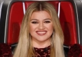 Kelly Clarkson Races Off Stage in Panic Due to Wardrobe Malfunction
