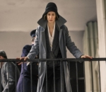 Katherine Waterston Hated Her Character's Heavy 'Fantastic Beasts' Coat