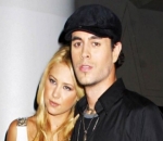 Surprise! Anna Kournikova Shows Huge Baby Bump While Boating With Enrique Iglesias
