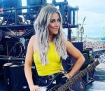 Lindsay Ell Performing With Broken Leg After Getting Injured Chasing After Her Dog