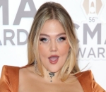Elle King Cancels Three Shows After Having Concussion From Falling Down Stairs 