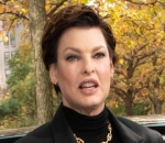 Linda Evangelista Condemns Photoshop Use, Calls It 'Devil'