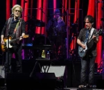 John Oates 'Never Says Never' to Daryl Hall Reconciliation Amid Legal Feud