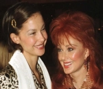 Ashley Judd 'So Glad' She's the First to Discover Her Mom's Body After Suicide