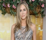 Jennifer Aniston Ditches Her Diamond Ring After Sparking Engagement Rumor With Mystery Man