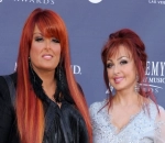 Wynonna Judd Feels Close to Late Mother Naomi, Talks to Her on Stage 