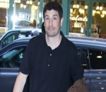 Jason Biggs Hosts Netflix's 'Blue Ribbon Baking Championship' with Tongue-in-Cheek 'American Pie' Jokes