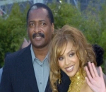 Beyonce's Father Mathew Knowles Blames 'White and Black Thing' for Singer's CMAs Snub