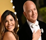 Jeff Bezos Falls Into Ditch in His Rush to Hug Fiancee Lauren Sanchez After Her Space Trip