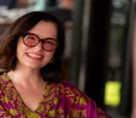 Parker Posey Hosts The Mob, Hulu’s Celebrity Mob-Themed Competition Show