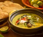 Sbuying paste, make Thai green curry from scratch