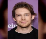 Joe Alwyn Spotted Kissing Actress Sarah Pidgeon During Brooklyn Date Night