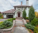 How to Design a Low Maintenance Front Yard That Looks Great