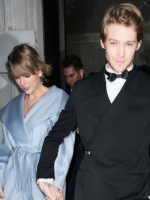 Taylor Swift And Joe Alwyn Caught On Double Date With Robert