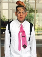 6ix9ine Mercilessly Mocks Lil Reese Over Alleged Stolen Car After Chicago Shooting 6ix9ine Mercilessly Mocks Lil Reese Over Alleged Stolen Car After Chicago Shooting