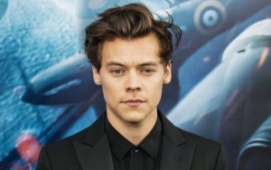 Harry Styles Wears Kilt During Performance in Glasgow