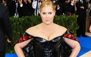 Amy Schumer Defends Her Film 'I Feel Pretty' Against Feminist Backlash
