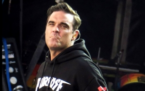 Robbie Williams to Pen Musical Adaptation of 'The Boy in the Dress'
