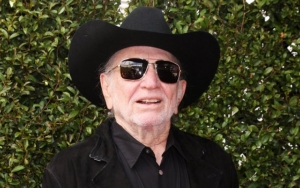 Willie Nelson Abruptly Walks Off Stage Due to Illness