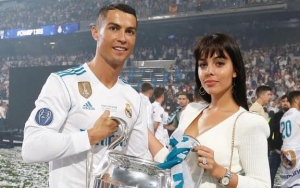 Cristiano Ronaldo's Girlfriend Fuels Engagement Rumours With Huge Diamond