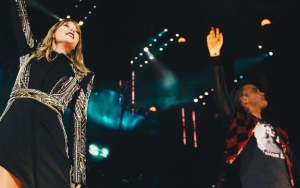 Robbie Williams Joins Taylor Swift Onstage at Wembley