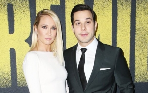 Anna Camp Brings Framed Photos of Her Husband While Traveling