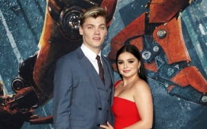  Ariel Winter's  Boyfriend Levi Meaden Gets Handsy in New Cheeky Photo