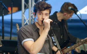 Video: Shawn Mendes Falls Onstage at Quebec Show