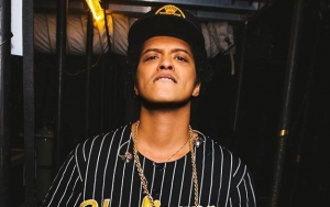 Video: Bruno Mars Improvises a Song After Stage Catches Fire at Glasgow Show