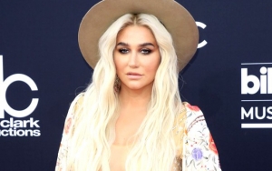 Kesha Breaks Down Onstage During Emotional Performance of 'Praying'