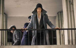 Katherine Waterston Hated Her Character's Heavy 'Fantastic Beasts' Coat