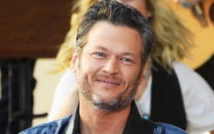 Blake Shelton Falls Onstage During Pendleton Show, Then Laughs It Off
