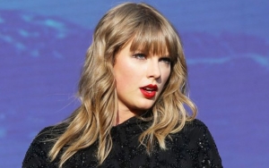 Taylor Swift Falls Onstage During New Jersey Show and Handles It Like a Pro