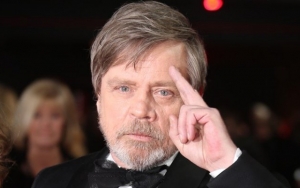 Mark Hamill Tricks Fans Into Believing He Disguised as Orange Vader at Comic-Con