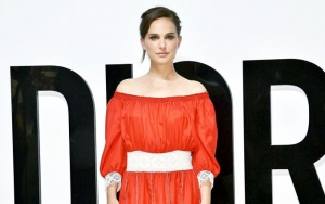 Natalie Portman in Talks to Play Twins in Advice Columnist Biopic
