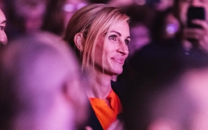 Julia Roberts Honors Garry Marshall at 'Pretty Woman: The Musical'