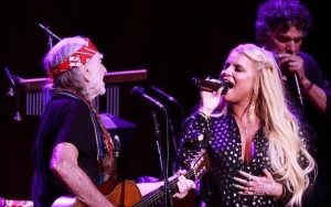 Jessica Simpson Returns to Stage for Reunion With Willie Nelson