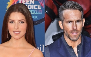 Anna Kendrick 'Shades' Ryan Reynolds at Teen Choice Awards