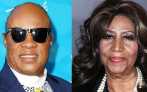 Stevie Wonder Visits Ailing Aretha Franklin at Home