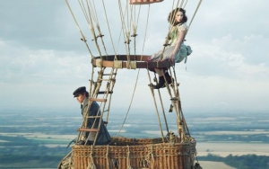 Eddie Redmayne and Felicity Jones Enjoy Hot Air Balloon Ride in First 'The Aeronauts' Photo