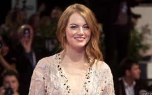 'The Favourite' Premiere Photos: Emma Stone Is Ethereal Beauty at Venice Film Festival