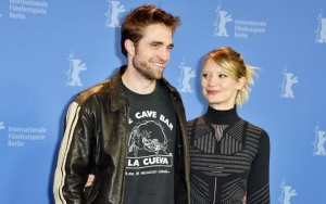 Robert Pattinson and Mia Wasikowska Join Forces for 'The Devil All the Time'