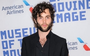 Penn Badgley Treated Inappropriately by Obsessed 'Gossip Girl' Fans