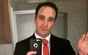 Jay Mohr Goes Naked in Logan Lynn's 'Nothing's Ever Wrong' Music Video